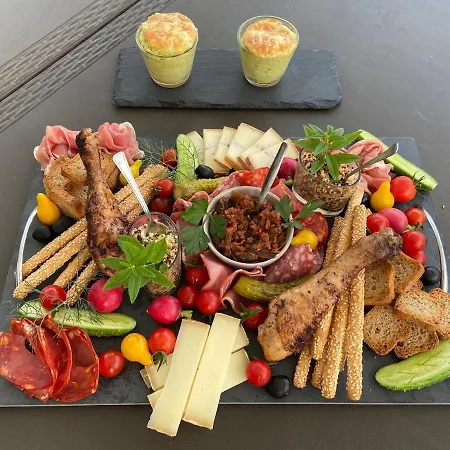 Mealsaveurs & Apartment